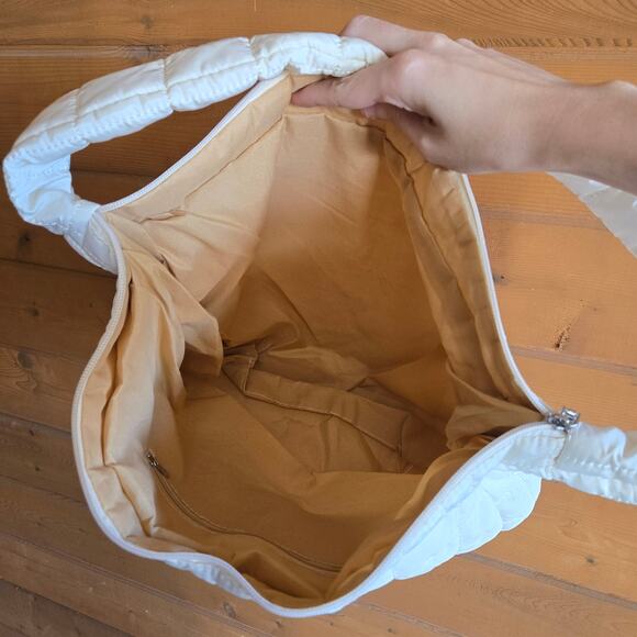 White Puffer Grid Shoulder Tote Bag Purse Squishy Puff Zip Close Inside Pocket - Picture 3 of 4